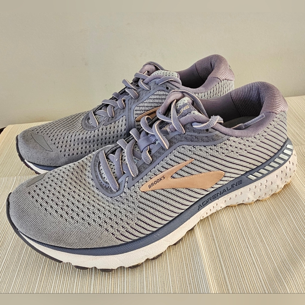 BROOKS Adrenaline GTS 20 Athletic Running Shoes Granite/Peach Women’s Size 9